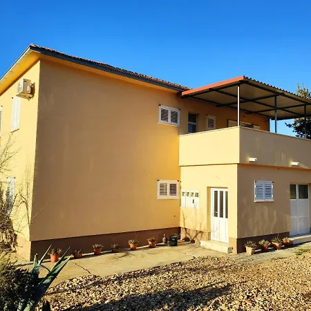 Kuca Salamunic - Jelsa Apartmán